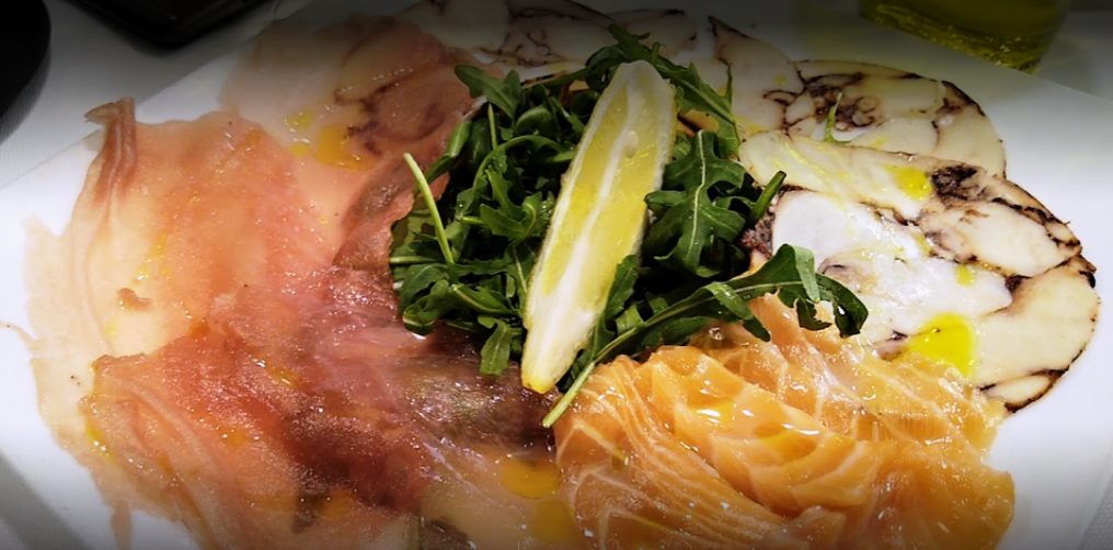 Il menu estivo: al ristorante pesce, insalate e… novità speciali!